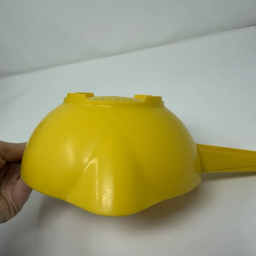 Vintage Tupperware #1200 Yellow 1 Quart Strainer Colander w/Handle Sturdy Strain